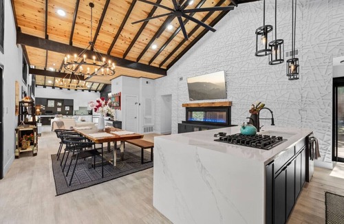 South Lamar House | Spectacular Grand Getaway - Pool Fire Pit Bar