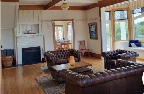 Frankton House | Spectacular Hamilton Lake Views