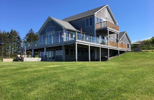 Inverness House | Spectacular Home Overlooking Coastline and Cabot Golf