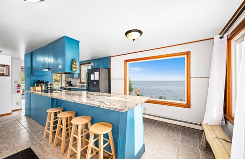 Two Harbors House | Spectacular lake view!