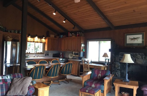 Mayfield House | Spectacular lake view!