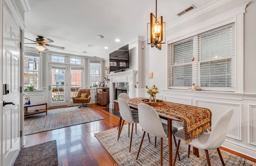 Lake View East Condo | Spectacular Lakeview Condo 1Bd w/Office & Parking by AllSet Turnover
