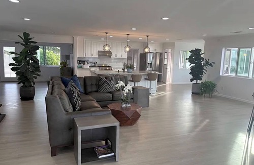 Perris House | Spectacular lakeview, spacious, remodeled 3+2 bedroom house on large lot.
