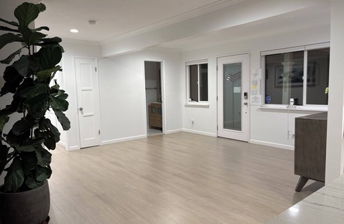 Perris House | Spectacular lakeview, spacious, remodeled 3+2 bedroom house on large lot.