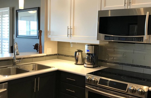 Collingwood Condo | Spectacular Lighthouse Point Waterfront Condo