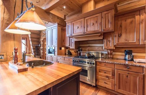 McDougall Cottage | Spectacular Log and Timber Frame Retreat
