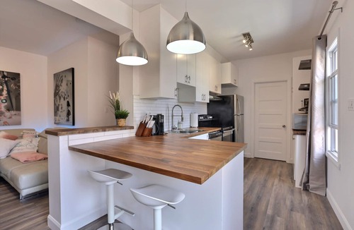 Paine-Sec Apartment | Spectacular, Lunch with the Chateau Frontenac! Air-conditioned Free parking!