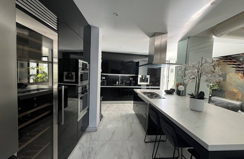 Trinitat Apartment | Spectacular & luxurious duplex penthouse steps away from Plaza de la Virgin