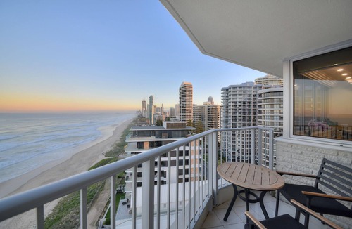 Main Beach House | Spectacular luxury beachfront apartment