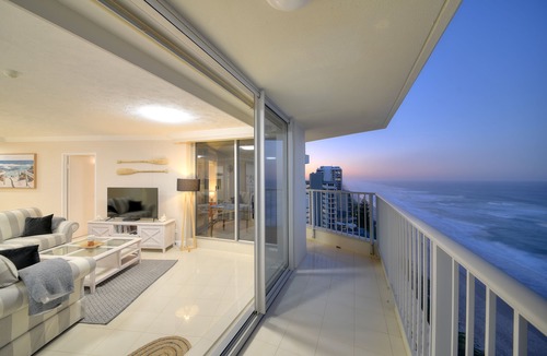 Main Beach House | Spectacular luxury beachfront apartment