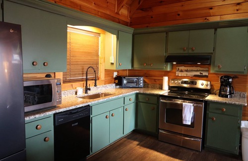 Pine Mountain Cabin | Spectacular mountain views and a hot tub!