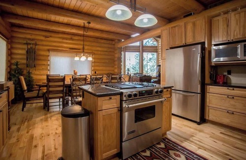 New Meadows House | Spectacular Mountain Getaway for Large Groups