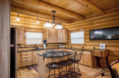 New Meadows House | Spectacular Mountain Getaway for Large Groups