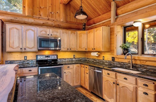 Carriage Hills House | Spectacular Mountain Views! 4Bed 4Ba; Outdoor Dining; Private 1+ Acre; Hot Tub!