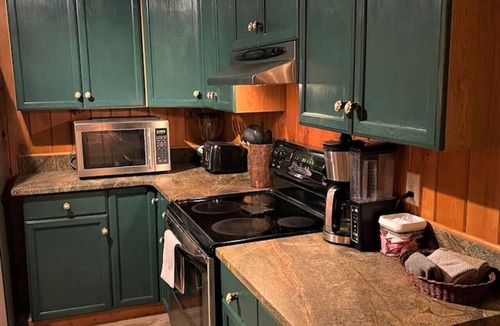 Helen Cabin | Spectacular Mountain View `Cloud 9` HotTub-PETS OK