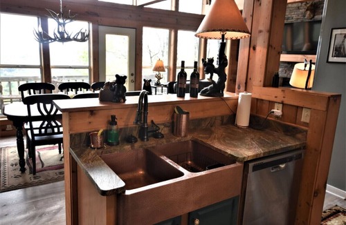 Helen Cabin | Spectacular Mountain View `Cloud 9` HotTub-PETS OK