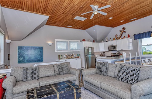 South Beach House | Spectacular ocean front cottage; expansive views from the upper deck and reverse floor plan
