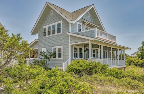 South Beach House | Spectacular ocean front cottage; expansive views from the upper deck and reverse floor plan