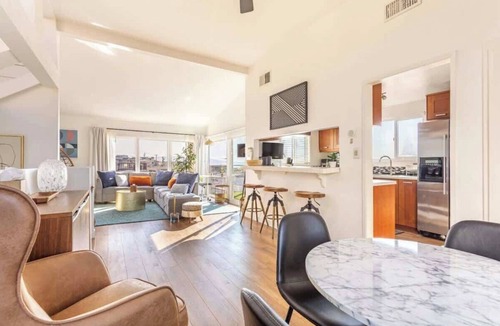 Gas Lamp Section Condo | Spectacular Ocean & Pier View Home Near LA Stadiums & LAX
