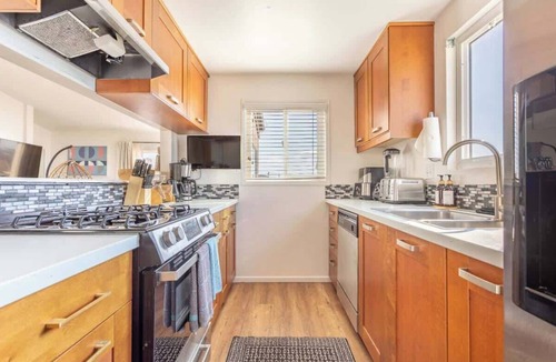 Gas Lamp Section Condo | Spectacular Ocean & Pier View Home Near LA Stadiums & LAX