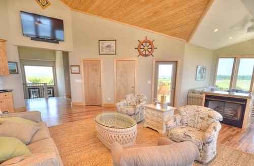 Caswell Beach House | Spectacular Oceanfront 7 BD/6 BA have Private Bath & King Bed/Sleeps 16