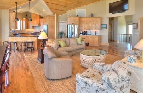 Caswell Beach House | Spectacular Oceanfront 7 BD/6 BA have Private Bath & King Bed/Sleeps 16