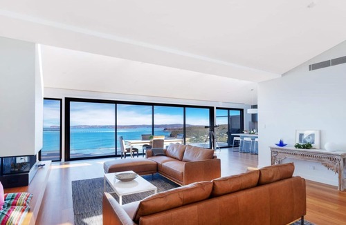 Killcare Heights House | Spectacular Ocean Views by HolidayCo.