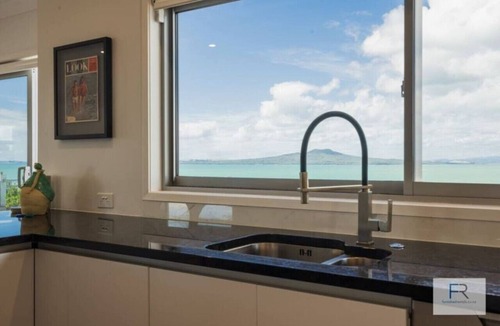 Castor Bay House | Spectacular Ocean Views - Castor Bay