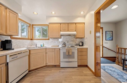 Marlboro House | Spectacular Ocean View/Whole-House AC/Firepit/Deck