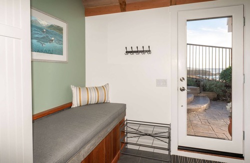 Fort Bragg House | Spectacular Oceanfront Studio with Hot Tub & Loft