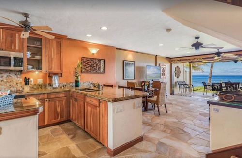 Downtown Lahaina House | Spectacular Oceanfront 4 Bedroom