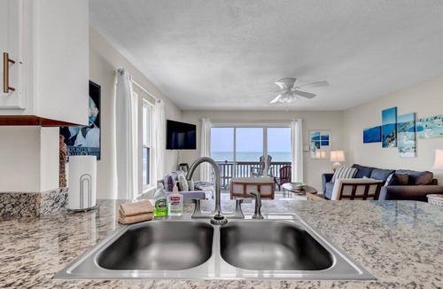 McCutcheon Field Condo | Spectacular Oceanview