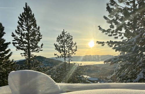 Truckee House | Spectacular Panoramic Sunrise and Sunset Mountain Views; EV Charger; Hot Tub