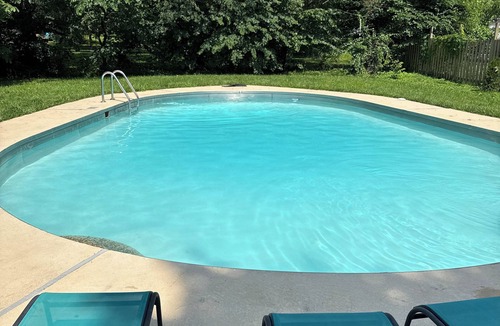 Springfield Cottage | Spectacular pool! 10 beds! Near Brass Pro