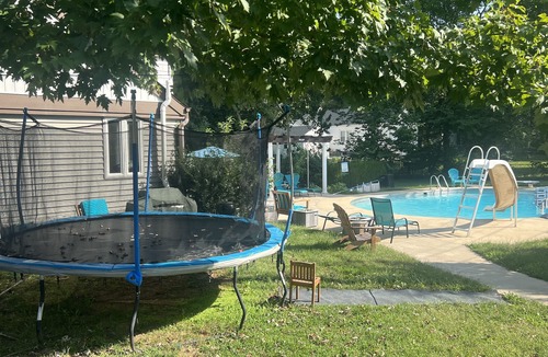 Springfield Cottage | Spectacular pool! 10 beds! Near Brass Pro