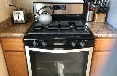 Racine House | Spectacular! Professionally Cleaned, Self Check In - Sleeps 8