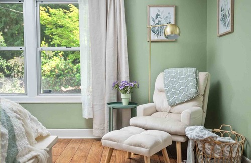 Stafford - Tualatin Valley House | Spectacular Riverfront Setting, Pet Friendly, EV Charger, Fire-Table, Sauna, BBQ Overlooking River