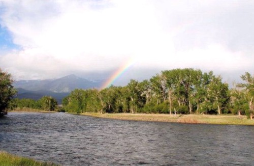 Carmen House | Spectacular Riverfront home- "The River's Edge"