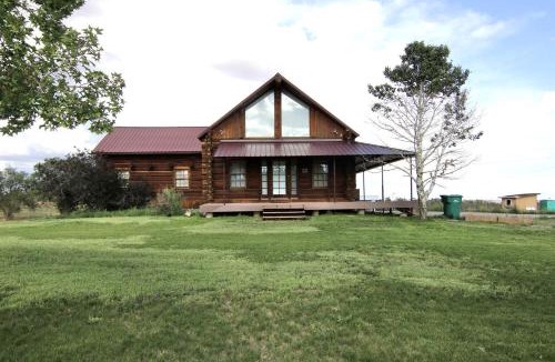 Blanding House | Spectacular Rustic Wooden Cabin in Blanding, Utah