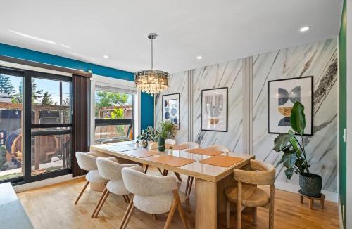 Southwest Calgary House | *Spectacular* Sauna |Rocket-ship|Game-Room|Hammock