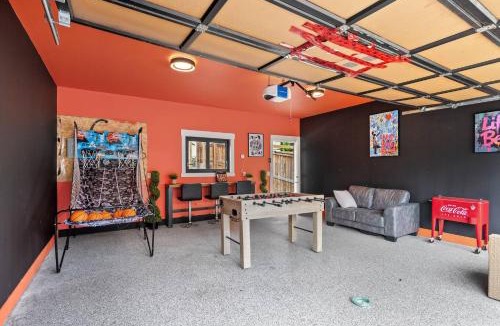 Southwest Calgary House | *Spectacular* Sauna |Rocket-ship|Game-Room|Hammock