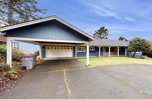 Seaside House | Spectacular Seaside Surf-View Home