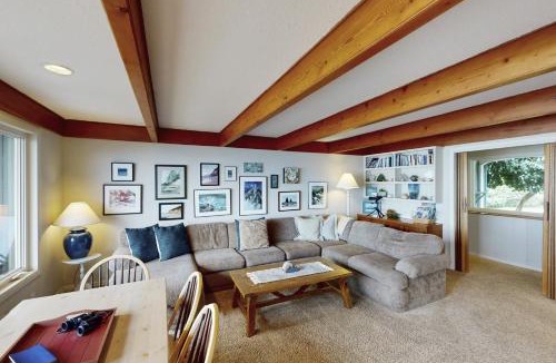 Seaside House | Spectacular Seaside Surf-View Home