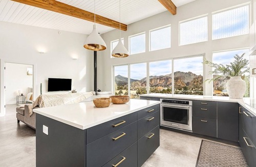 Terrebonne House | Spectacular Smith Rock Views on 5 Acres - Quiet and Modern w/King Beds