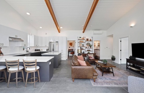 Terrebonne House | Spectacular Smith Rock Views on 5 Acres - Quiet and Modern w/King Beds