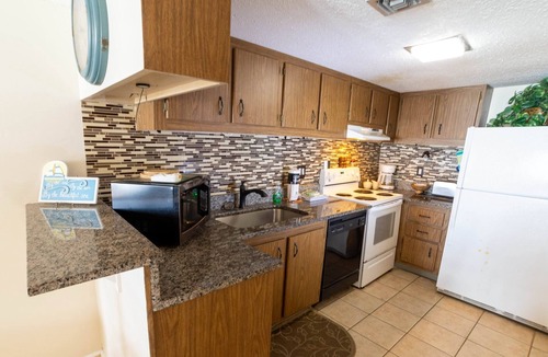 Sunnyside Condo | Spectacular Sun rises Sunsets Look 😲 super low rates for May & Summer
