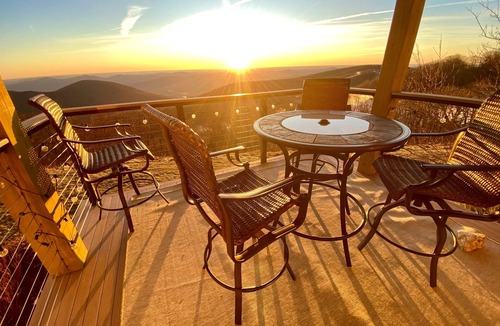 Nellysford Condo | Spectacular Sunrises, Pet Friendly