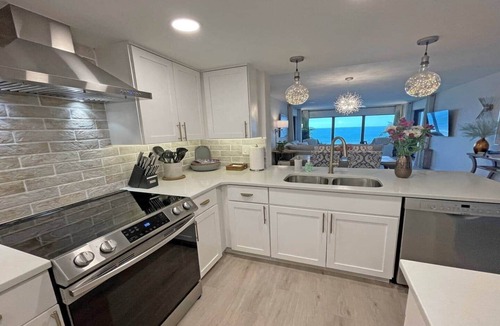 Amelia City Apartment | Spectacular Villa with 2 king OCEANFRONT bedroom suites just steps to the Ritz!