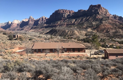 Zion National Park South Entrance House | Spectacular view of Zion National Park