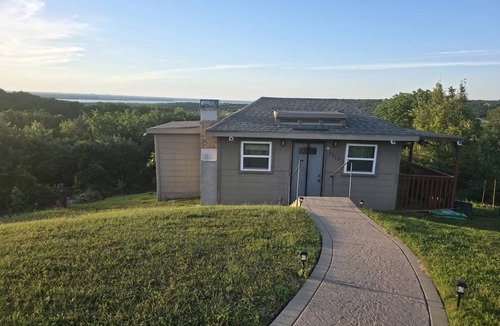 Cedar Hill Cabin | Spectacular View: PrivateBeautiful Studio Cabin-Close to Dallas FIFA Cup Stadium